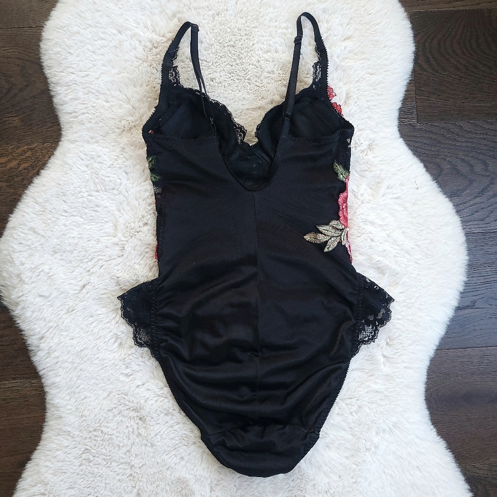 Vintage Gold Victoria Secret Dark Floral Embroidered Roses Lace Pearl Bodysuit - Picture 16 of 16